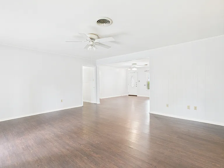 1402 Village Dr — Photo 9