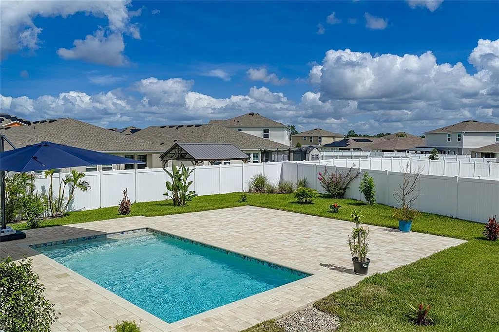 5 bed, 3.0 bath, 2937 sqft, $3,995 — Photo 2