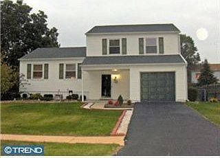 1st image of 5 Biggin Hill Ln