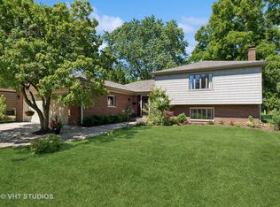 630 Ruskin Dr, Elk Grove Village, IL 60007