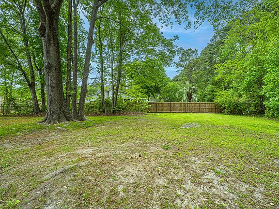 5th image of 12 Inverary Ct