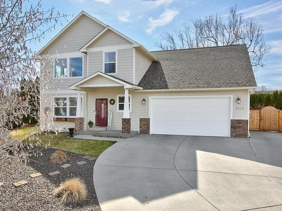 corner lot with tons of parking