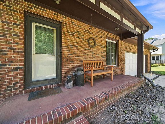 2nd image of 3177 Wimbledon Ln
