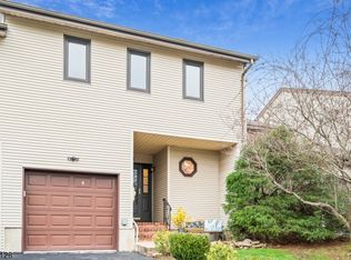 4 Hemlock Ct, Flemington, NJ 08822