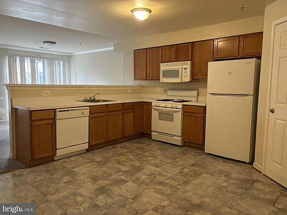 2nd image of 4825 Tothill Dr #39