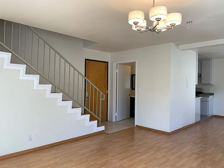 2251 Crenshaw Blvd Residences — Photo 2