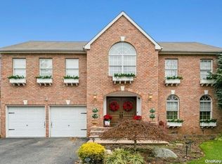 81 Manetto Hill Rd, Plainview, NY 11803