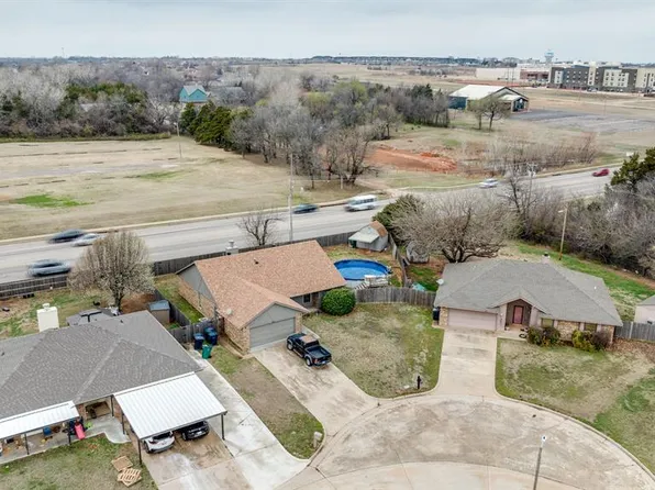 217 Czech Hall Pl, Yukon, OK 73099