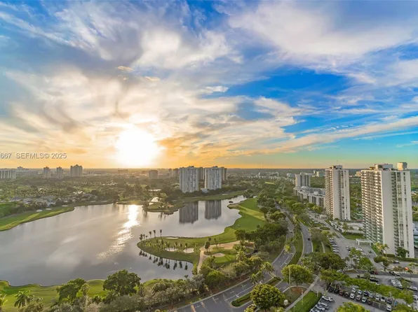 20281 E Country Club Dr #Tw7, Aventura, FL 33180