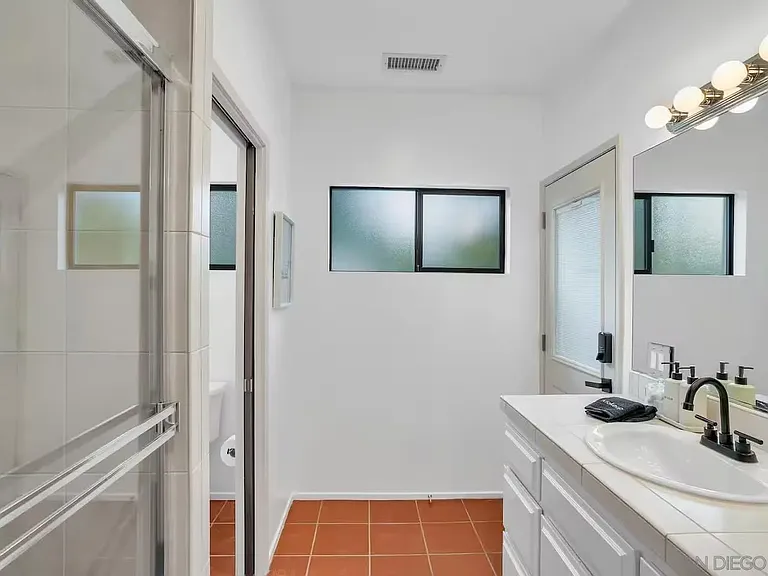 3550 Laketree Dr — Photo 27