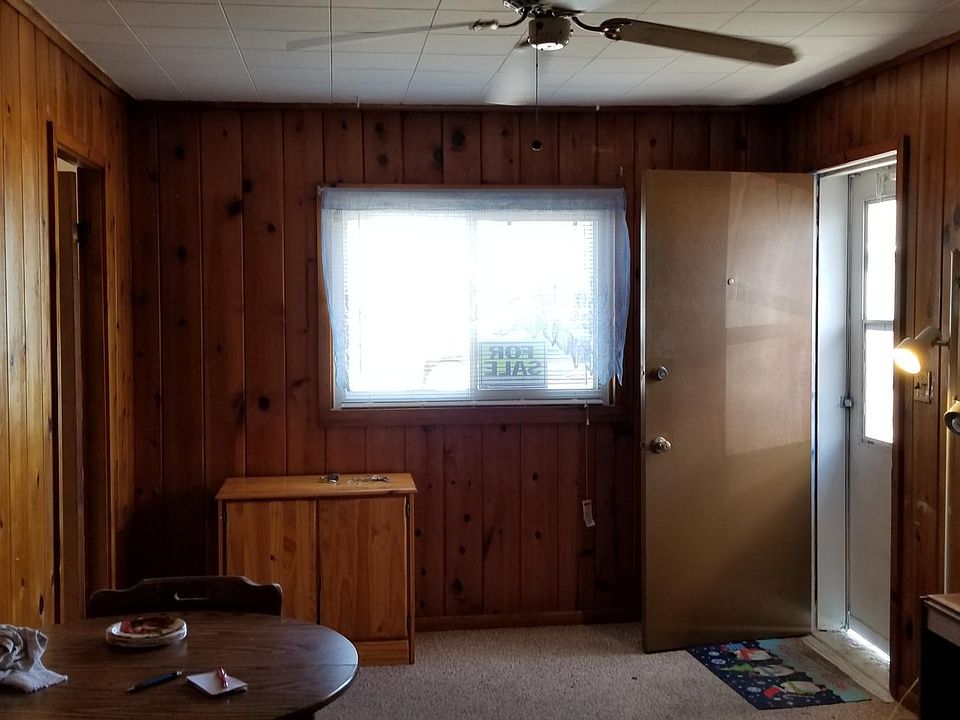 2nd image of 215 E Gruenwald Ave