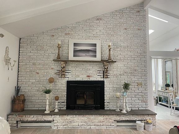 5th image of 49 Poplar St