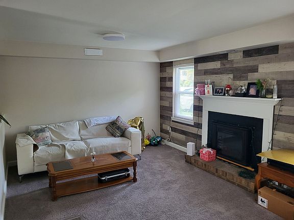 4th image of 24 Hollybrooke Dr