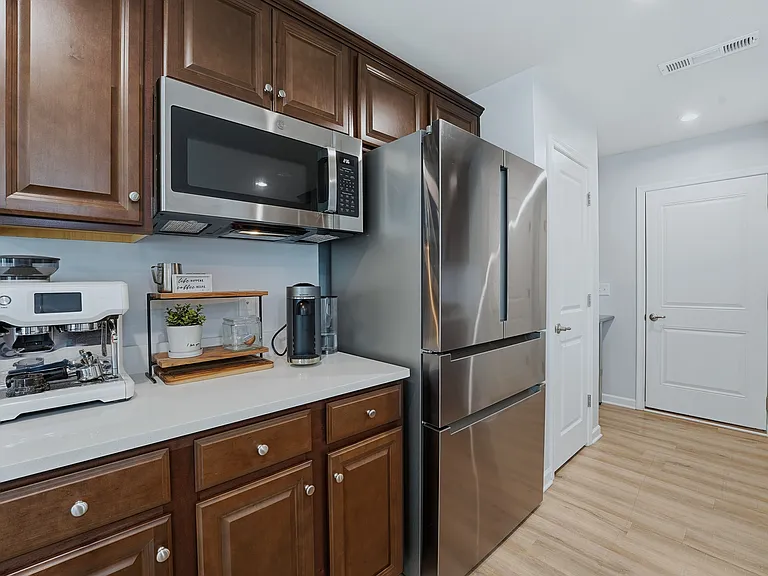 838 Dean Dr — Photo 11