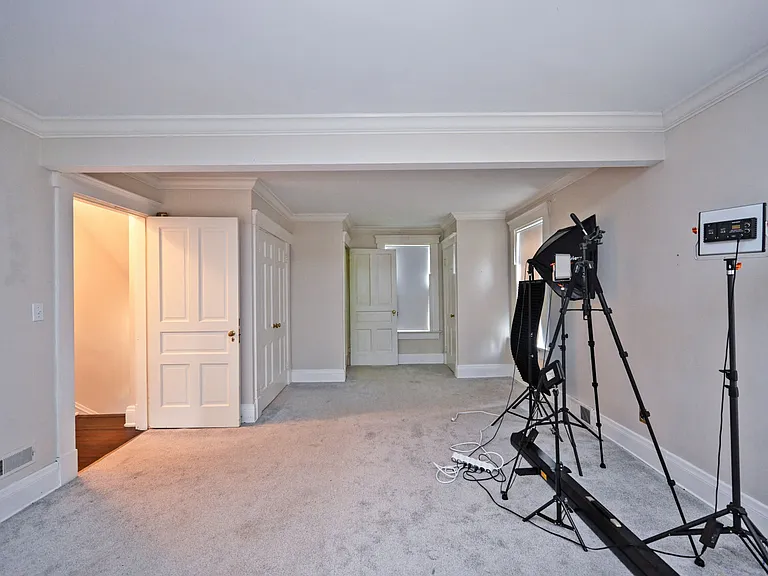 6900 Drake Rd — Photo 30