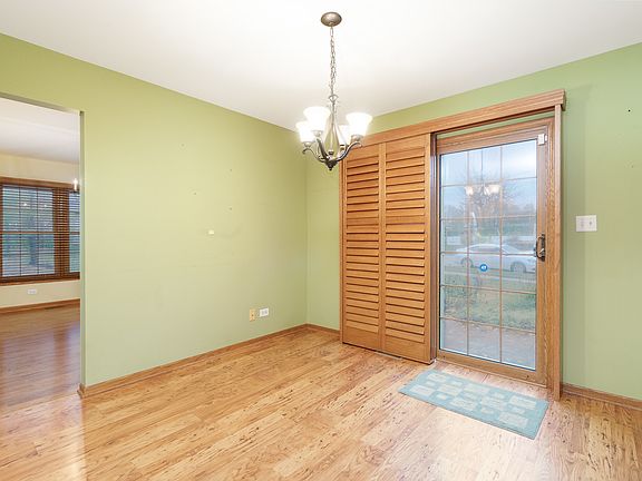 4th image of 10519 Willow Ave