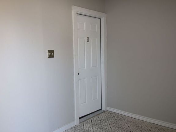 3rd image of 321 SE 13th St #B