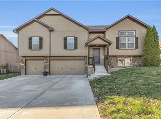 9309 SW 2nd St, Blue Springs, MO 64064