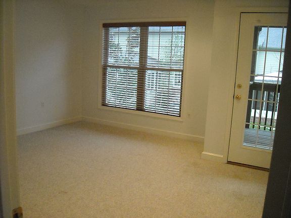 Master Suite w/balcony