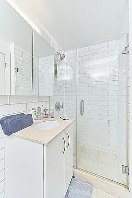 3rd image of 118 E 4th St APT 15