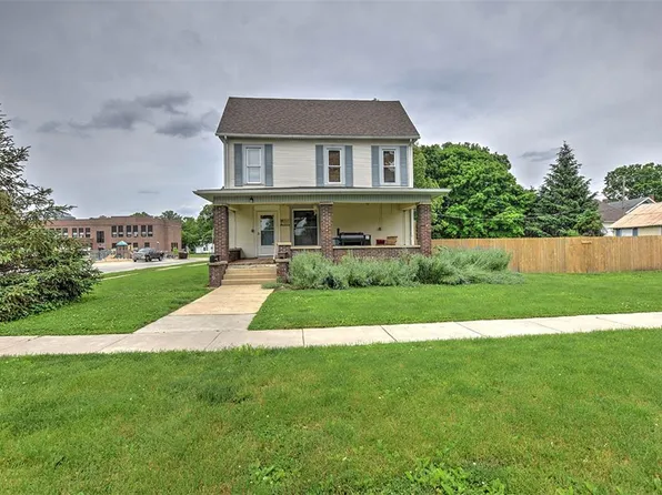 300 N Piatt St, Bement, IL 61813