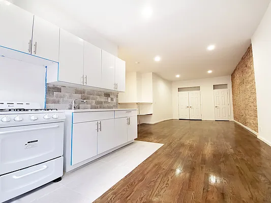 Rented by Rentall Group Inc | media 3