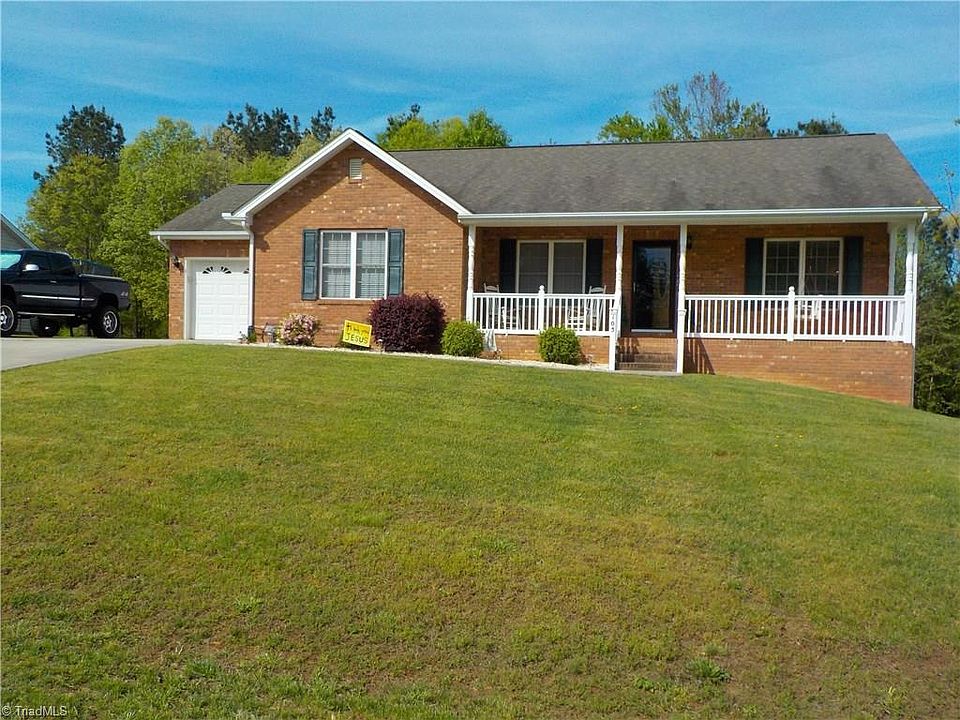 1st image of 105 White Pine Dr