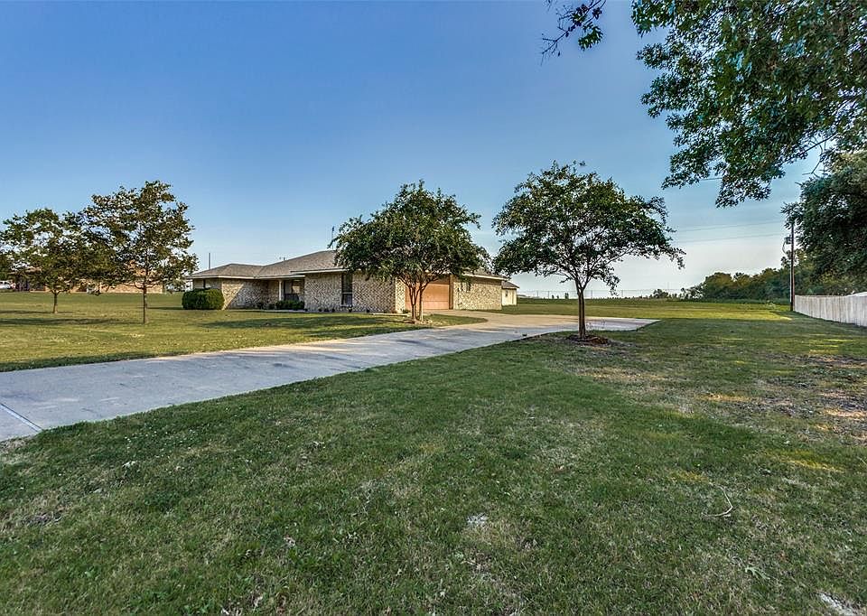 1st image of 100 White Oak Dr
