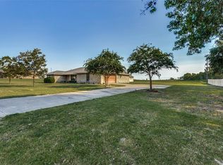 100 White Oak Dr, Van Alstyne, TX 75495