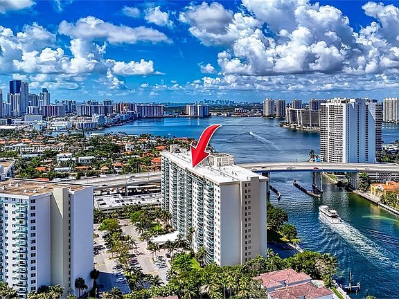 4th image of 19390 Collins Ave APT 1420