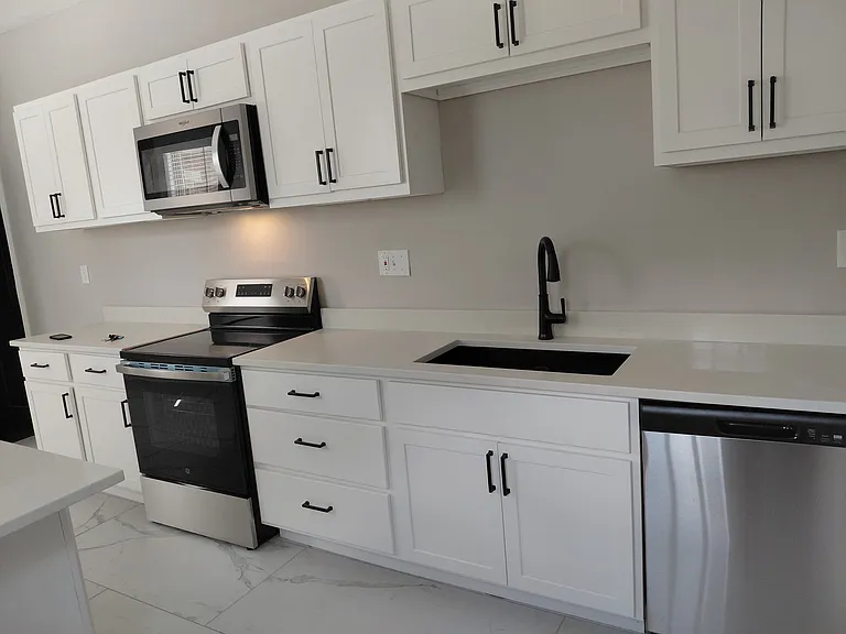 460 Dayton St — Photo 36