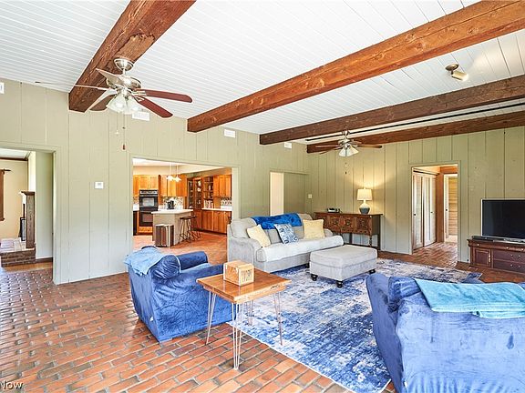 5th image of 3288 Spring Valley Rd