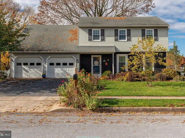 812 Apple Dr, Wyomissing, PA 19610
