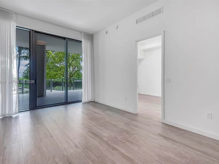 2831 S Bayshore Dr #402 — Photo 5