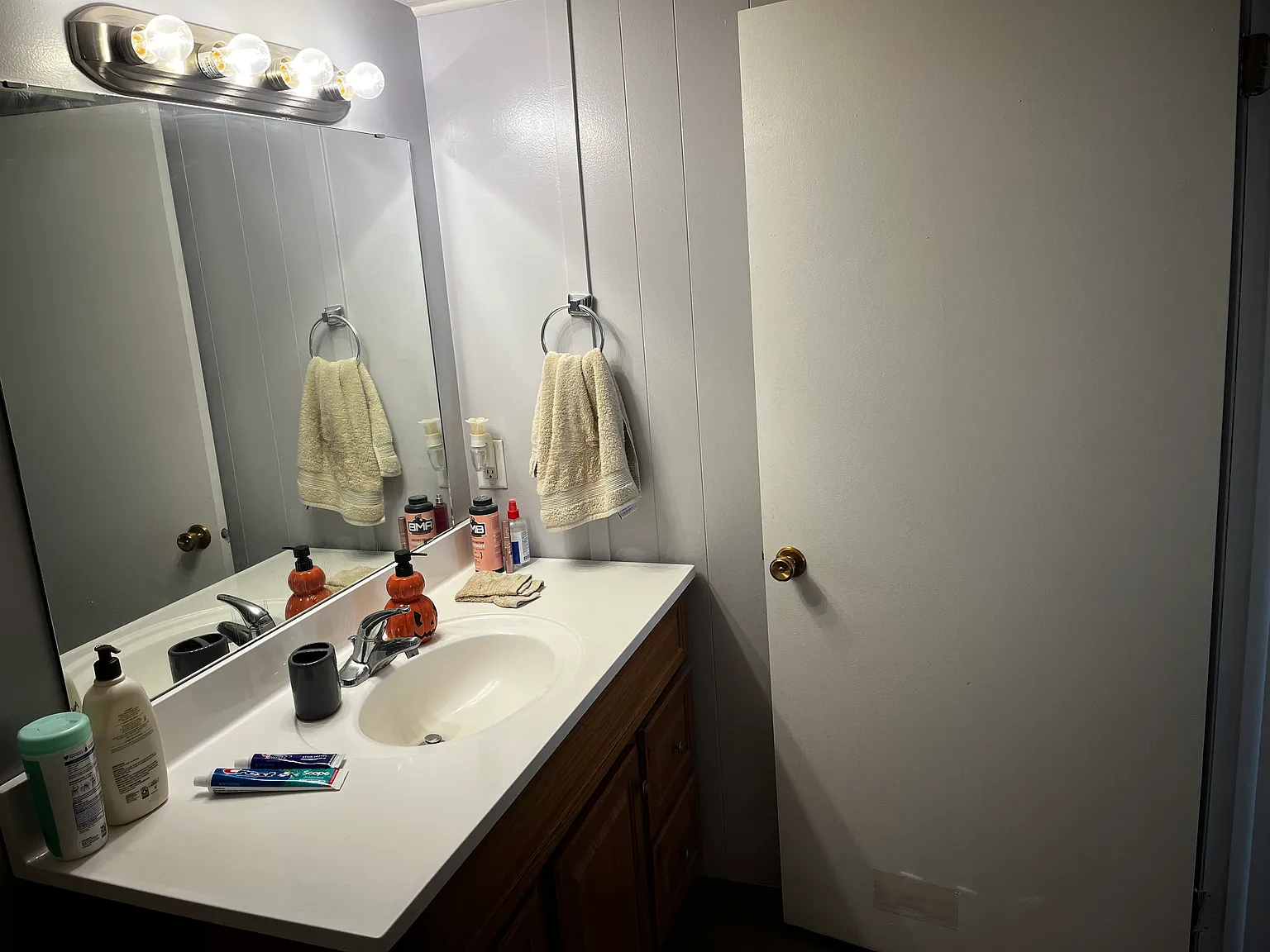 2 bed, 2200 sqft, $1,400 — Photo 2