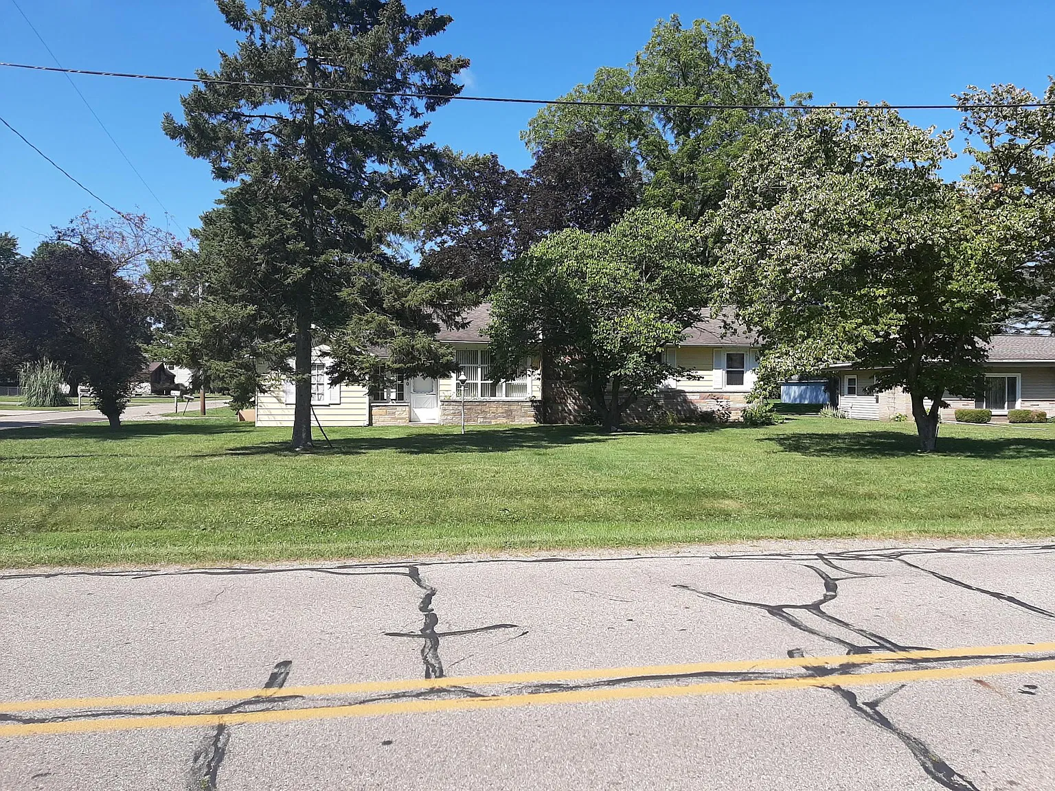 3 bed, 1036 sqft, $1,675 — Photo 2