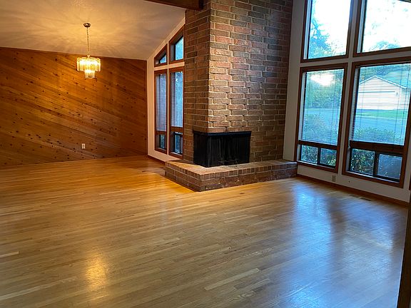 2nd image of 2558 Troy Ct