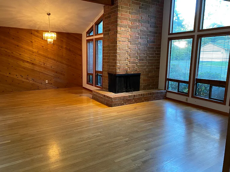2558 Troy Ct — Photo 2