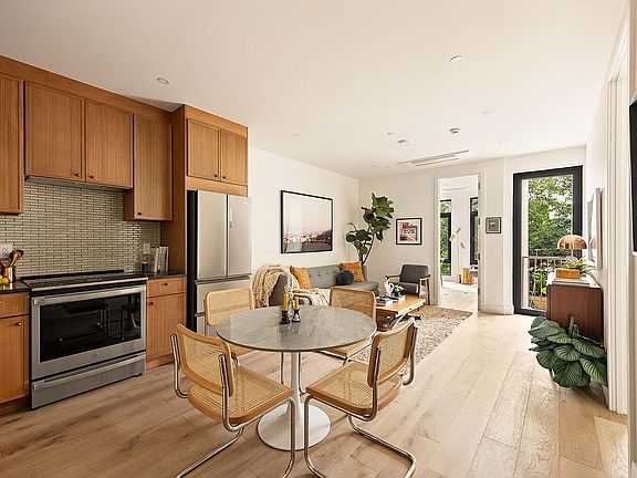 2nd image of 269 Bainbridge St #2B