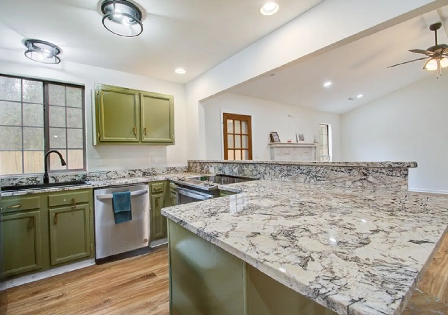 Private Bedroom for Rent $1000/Month Prime West Ashley Location (Charleston, SC 29414) — Photo 1