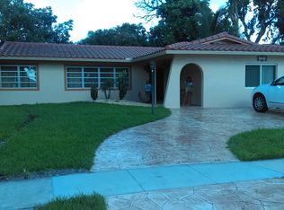 1841 N Hiatus Rd, Pembroke Pines, FL 33026