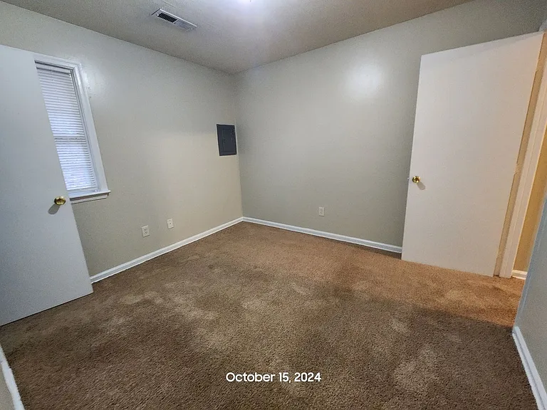 64 Patricia Dr — Photo 6