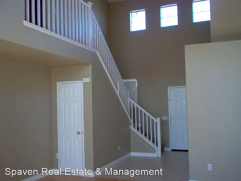 3 bed, 2.5 bath, 1700 sqft, $3,400 — Photo 3