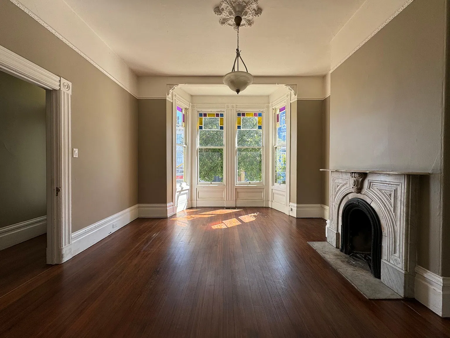 2 bed, 1025 sqft, $5,200 — Photo 2