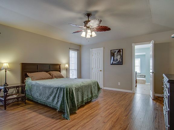 2nd image of 1906 Kensington Dr
