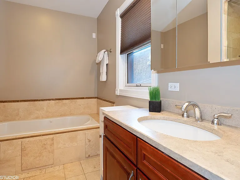 2430 W Iowa St #1 — Photo 6