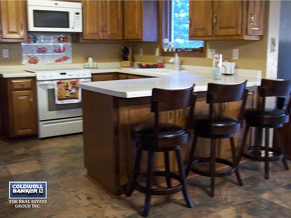Snack Bar/Maple Cabinetry