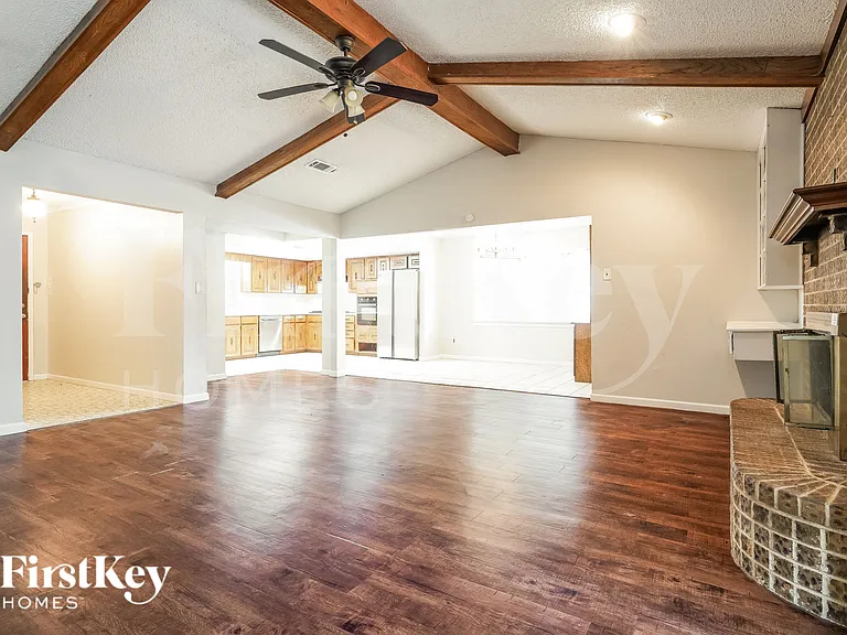 222 Creekwood Ct — Photo 5