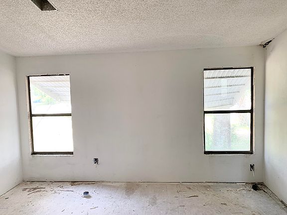 4th image of 144 N 1st St