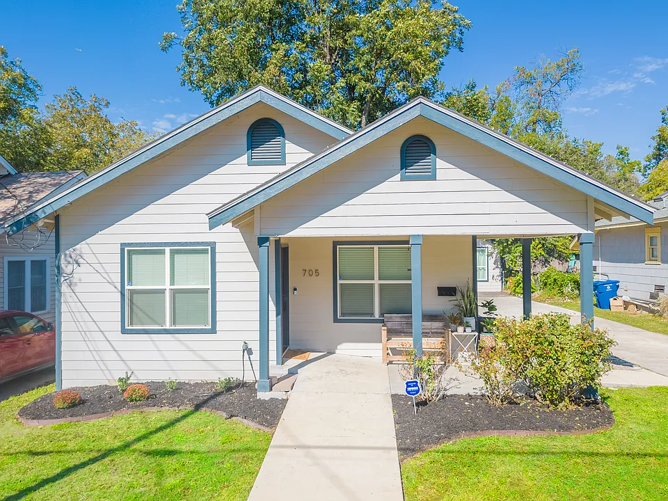 705 W Elsmere Pl